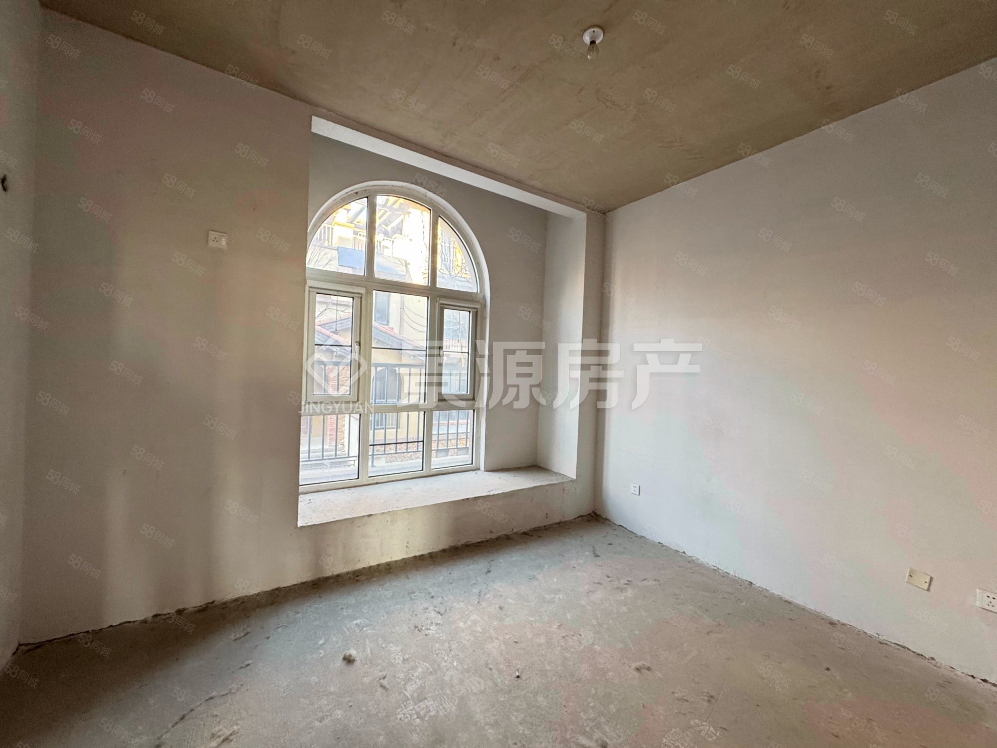 大運河孔雀城(別墅)4室2廳4衛(wèi)216㎡南北138萬