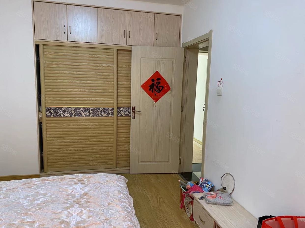 巨人印象小区3室2厅2卫116.47㎡南北58万