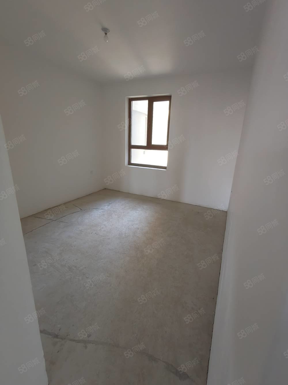 锦江丽都4室2厅1卫168㎡南北126万