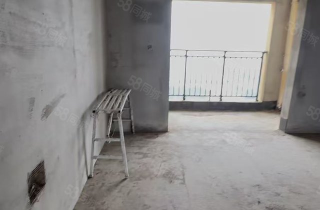 中天国际3室2厅100㎡28万二手房图片