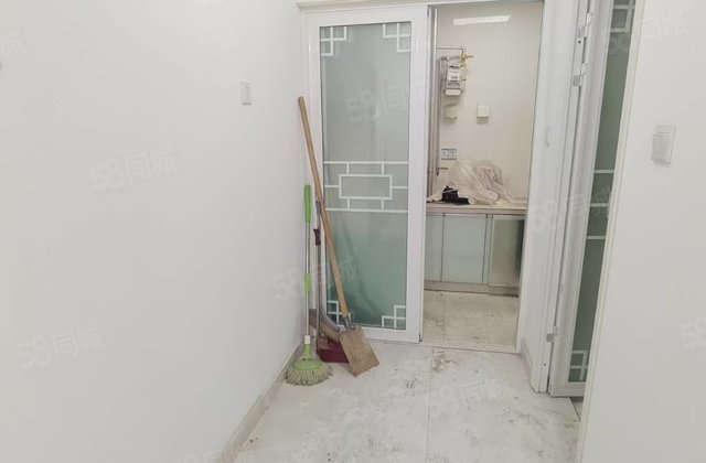 新出一楼带院 院子有证  前排 双阳台 送储藏室 新房未住