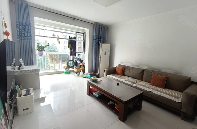 光明  ，步梯三楼洋房，三室二卫，公摊小，得房率高房子很干净