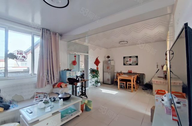 阳光      三里铺小区89平二室二厅南北有露台无大税