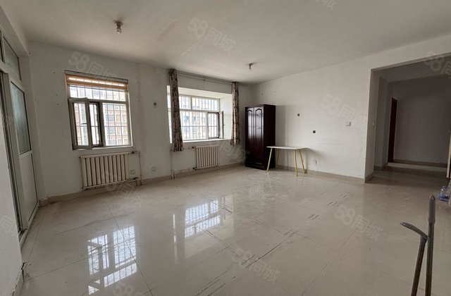 实验阳光 月亮湾三里铺新村 三室两厅两卫 好楼层 有钥匙