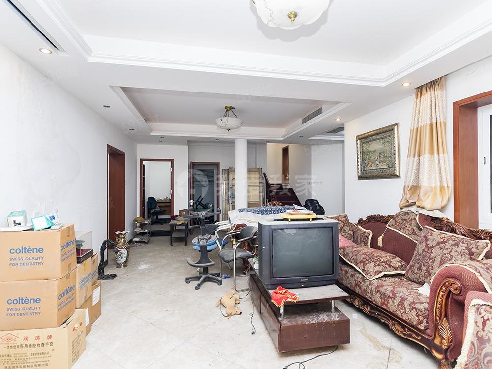 八大處山莊5室3廳3衛(wèi)257.7㎡南北1400萬