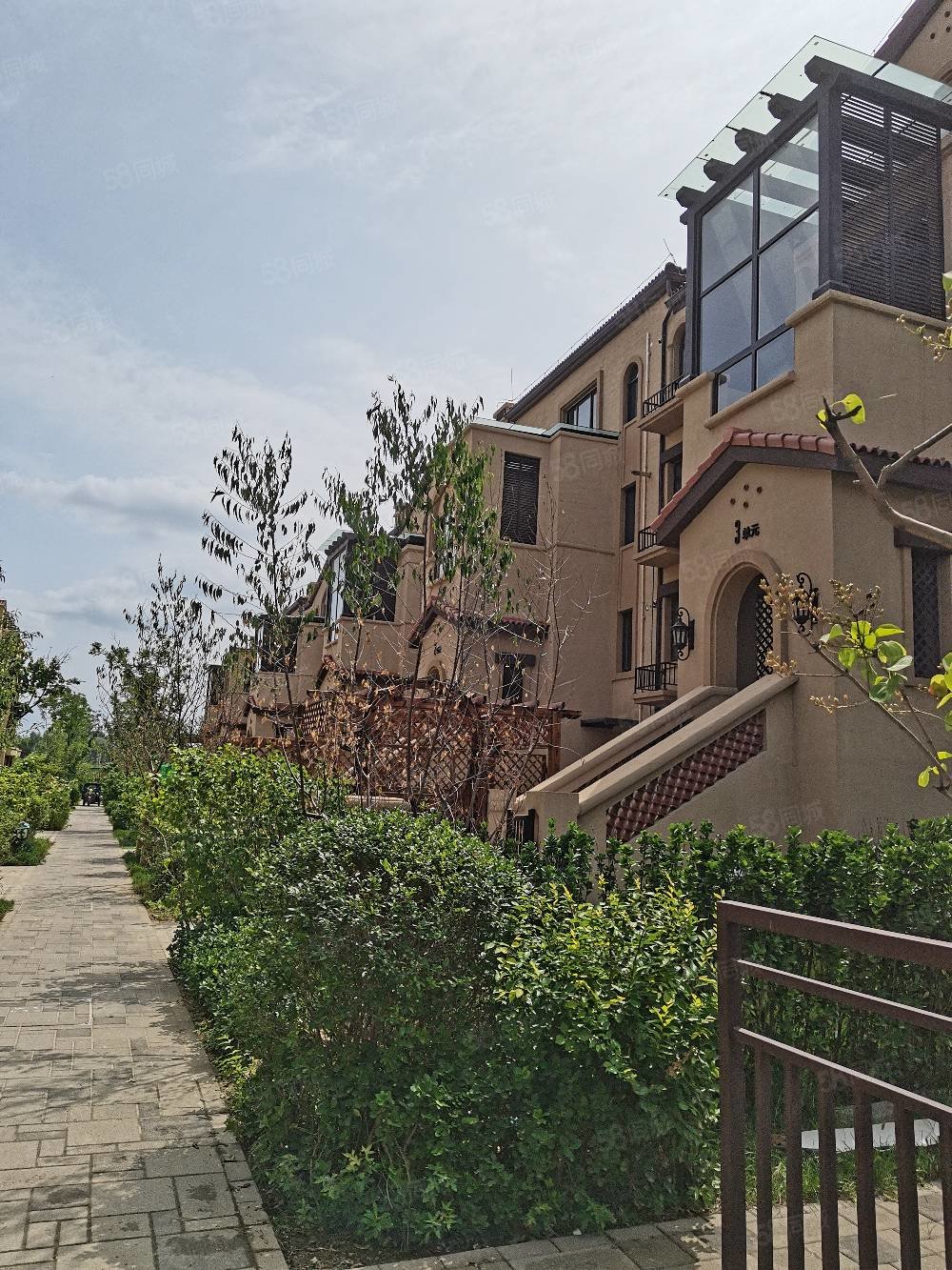 鸿坤悦山湖2室2厅1卫78㎡南北60万