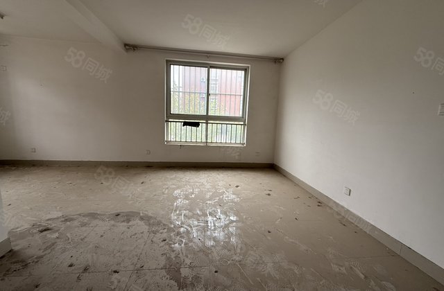 电大万达旁 新房未住  边户地暖三室 走一手 带车库 随时看