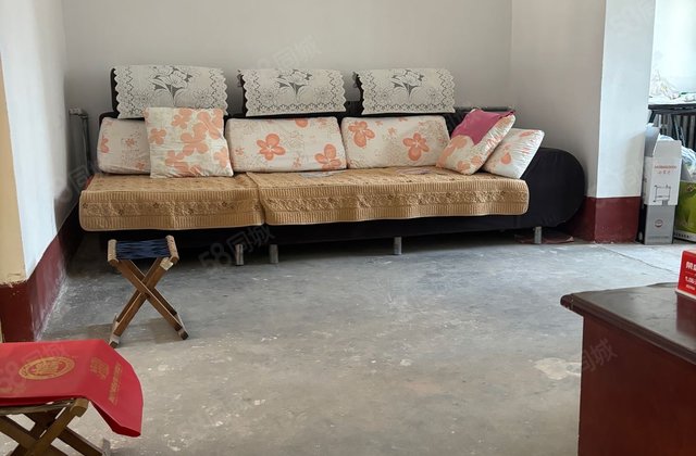 毛纺厂家属院2室2厅1卫，送储藏室前后晾台