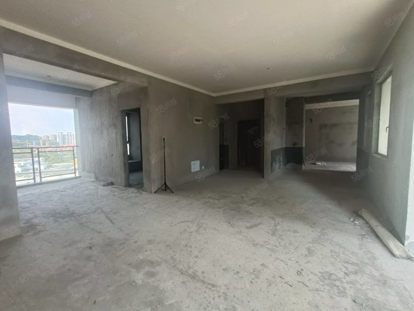 德和领秀广场4室2厅3卫180㎡南北160万