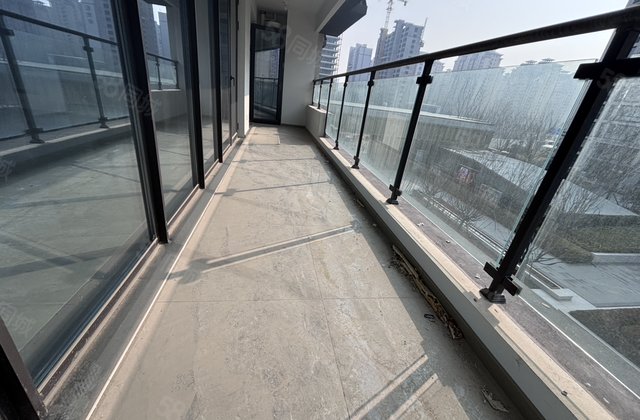 区政府，城市芳华澜园，11层电梯房宽厅，三室两卫送储藏室