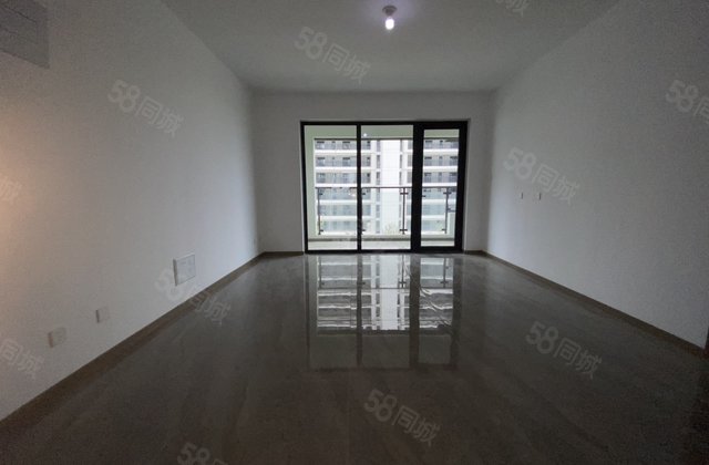 城市芳华 带车位储藏室包大税三叶草户型