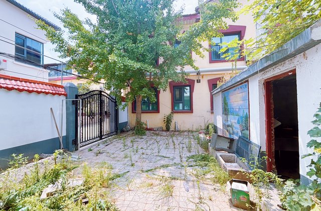 振兴西路金鼎巷别墅，商住两用可开餐厅，一楼带院子停车方便！！