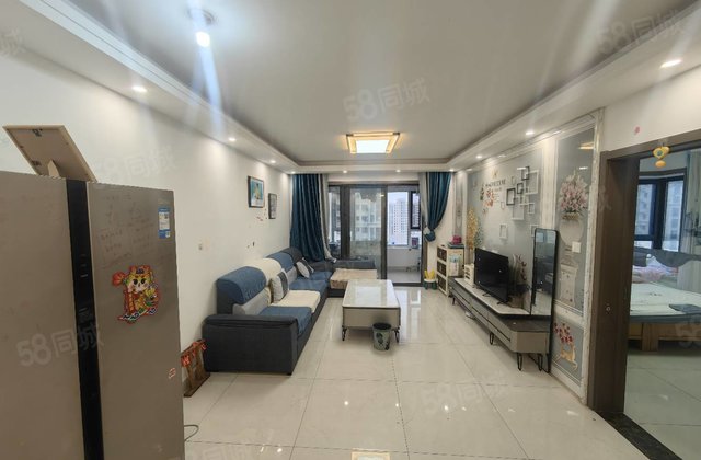 阿尔卡迪亚六期。三室精装，带储，边户。随时看房