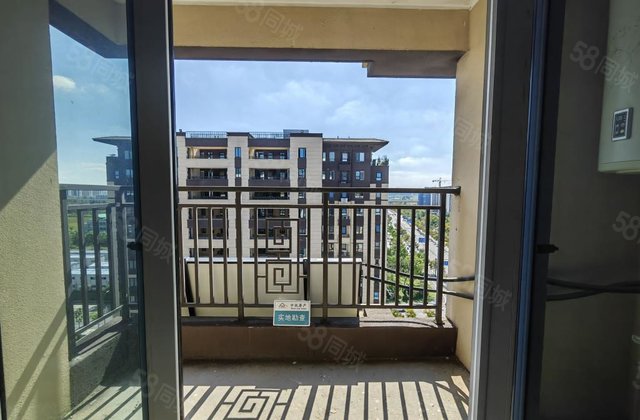 9㎡3室2厅1卫南附医旁望府景园 毛坯三房全天采光有钥匙 交通便利性价