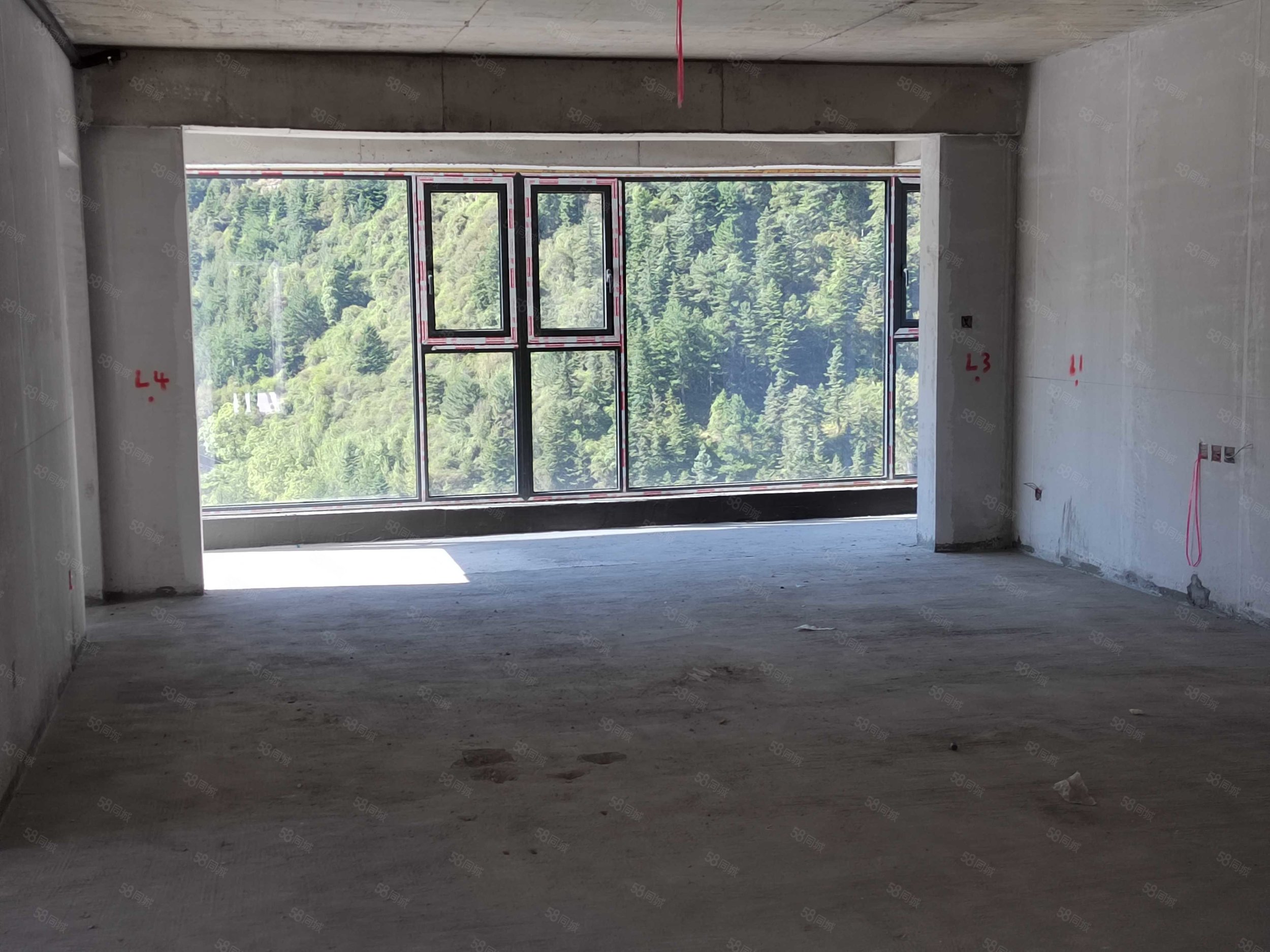 太阳公馆4室2厅2卫143.59㎡南125万