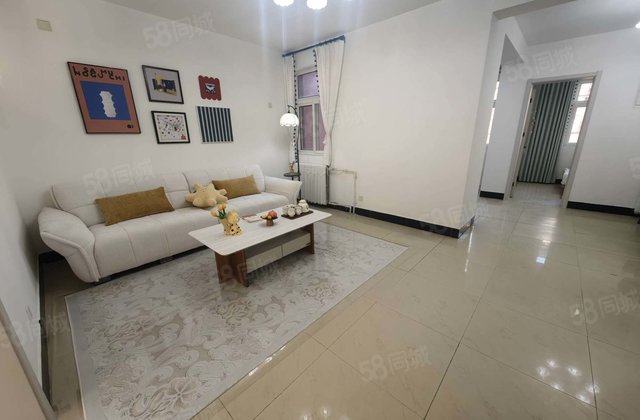 湖边 乐园精装三室  中间楼层 拎包入住 看房方便