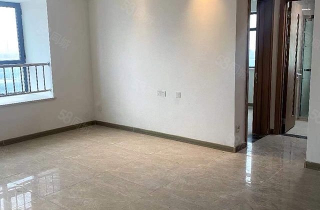 裕昌莲湖新城北区的28号楼的次新房 商业配套齐送车位