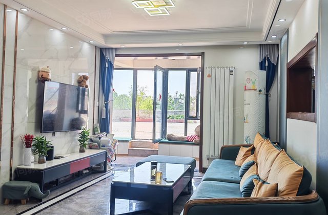 环城湖边电梯房带200平大露台精装