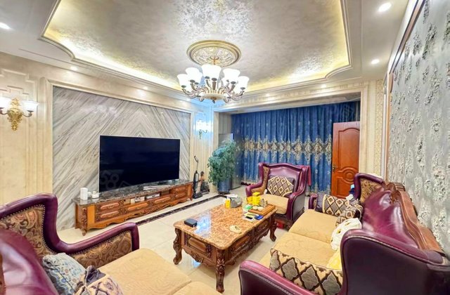 远洋戛纳小镇5室2厅168㎡168万二手房图片