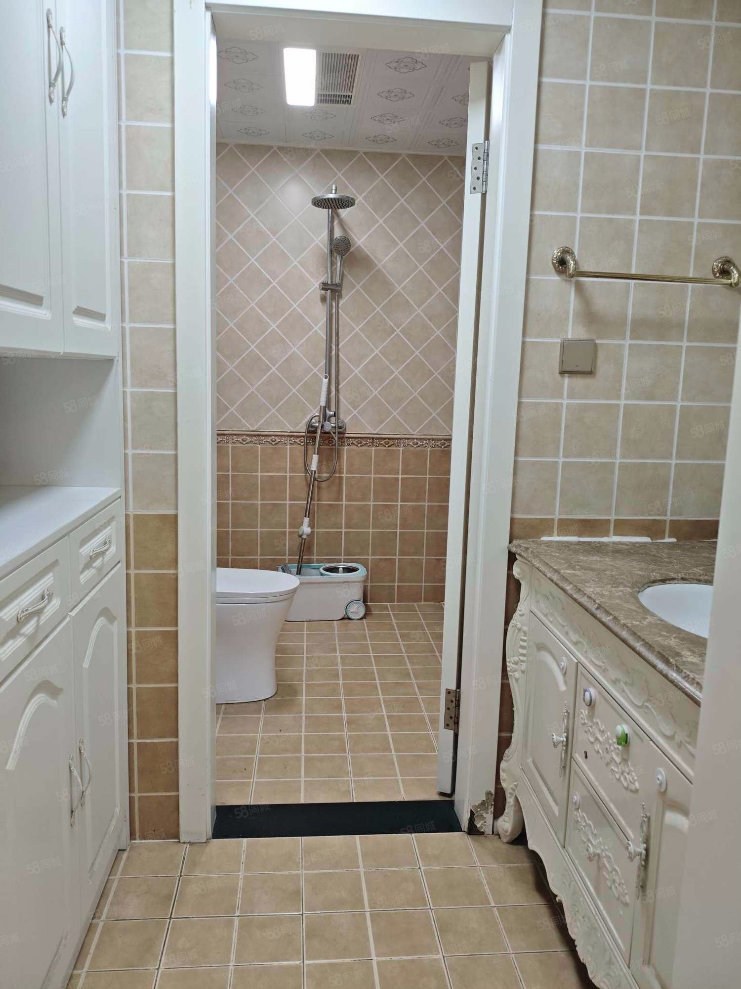 国宾中央区(一期)3室2厅2卫124.49㎡南北215万