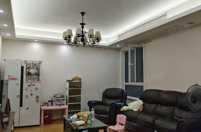 月季公园附近，精装修三室两卫，带车储免大税