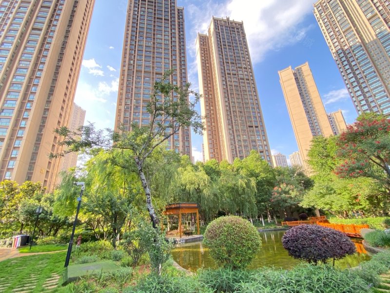 【10图】呈贡万达旁 七彩云南四房 小区中间位置带车位,七彩云南第壹