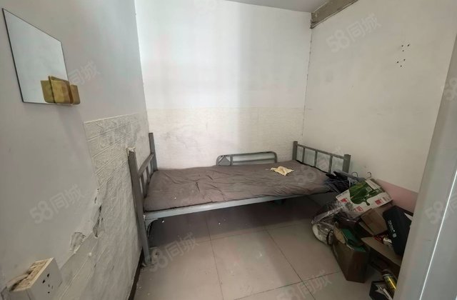 東四十二條胡同1室1廳0衛(wèi)10.5㎡東128萬(wàn)