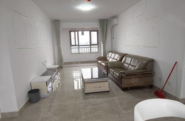 新出莲湖新城三叶草户型，还是双阳台，免大税，带车位地下室。