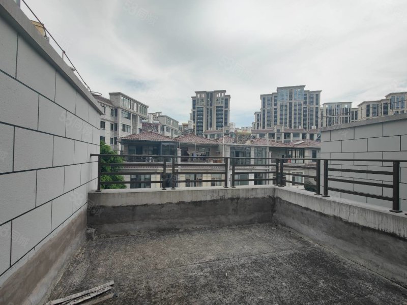 文萃景园(别墅)4室2厅3卫177㎡南北190万