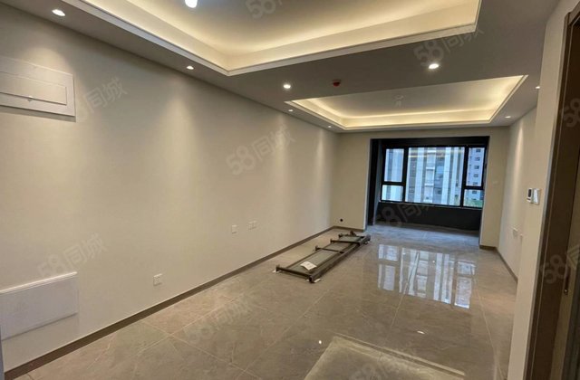 新一中旁~精装新房末住~带车位~看房方便~房东诚心出售有钥匙