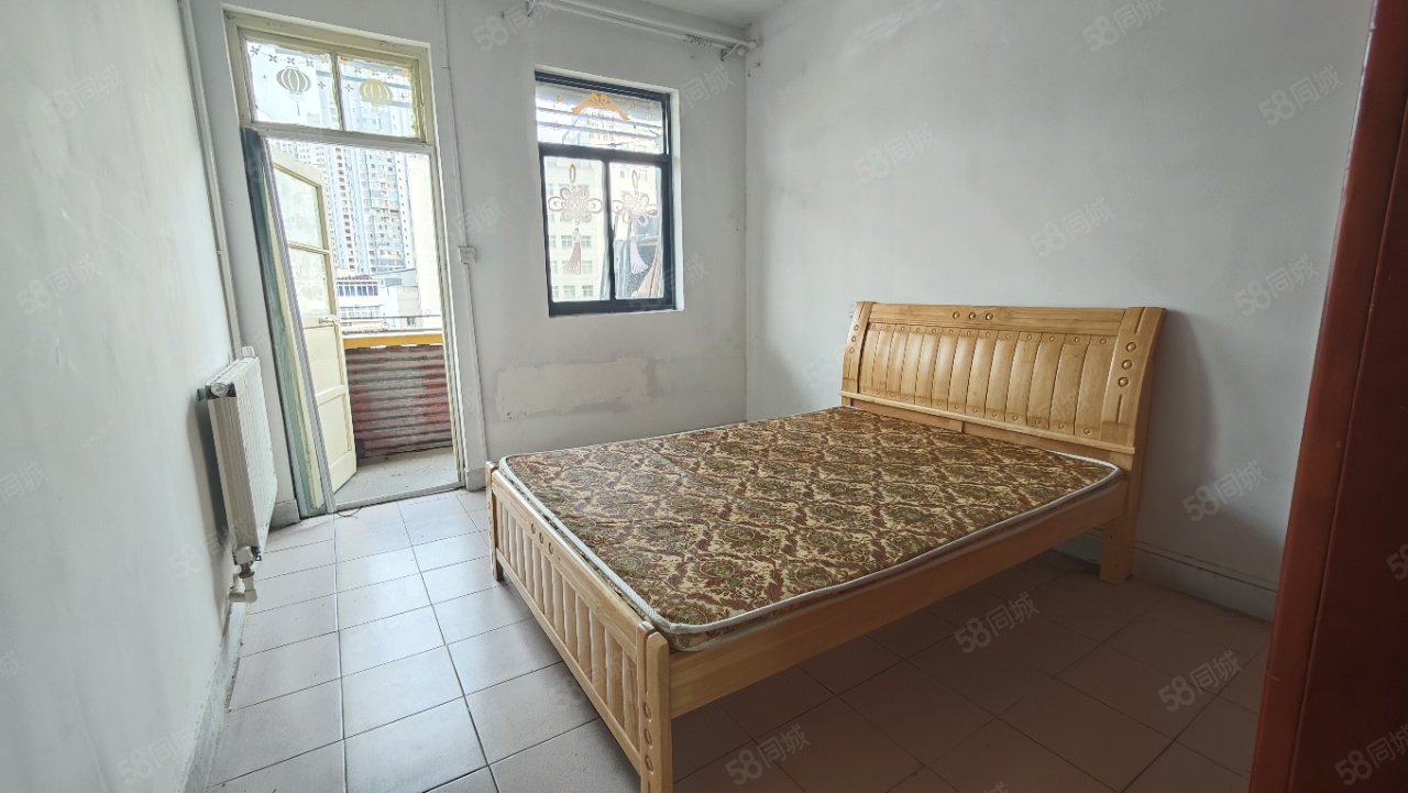 沿河小区2室2厅1卫50㎡南北17万