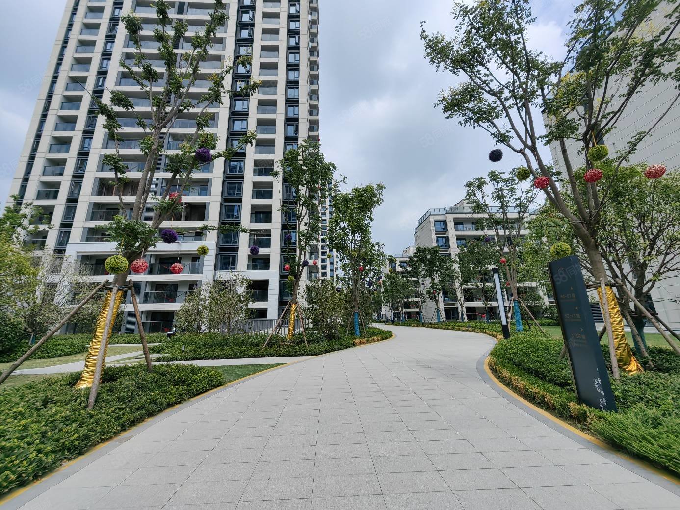 世纪江湾3室2厅2卫102㎡南北170万