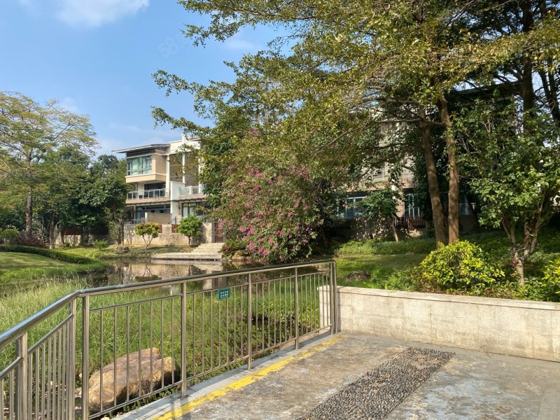 雅居乐小院流溪(别墅)4室2厅2卫290㎡南300万