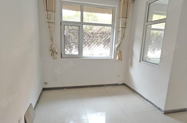 洋房  一楼 亿丰广场旁 星光水晶丽城 总高六层 边户全明急