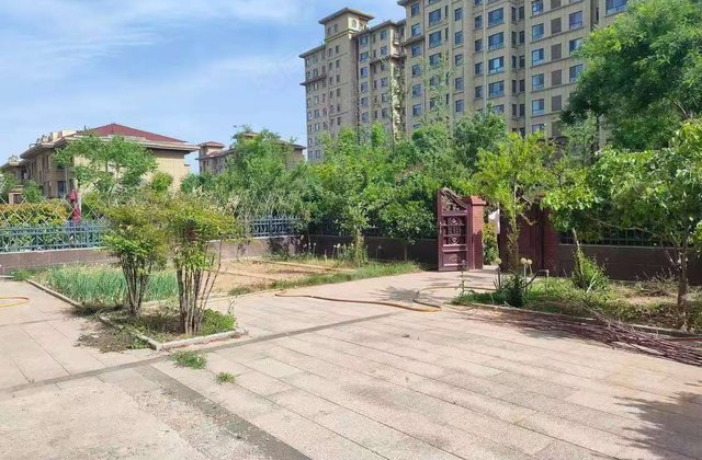 东昌中学一品家苑390万一楼带150平大院新房未住