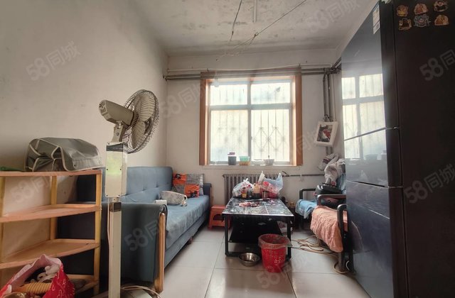 公园附近一楼带院39万两室两厅 中央帝景 豆营