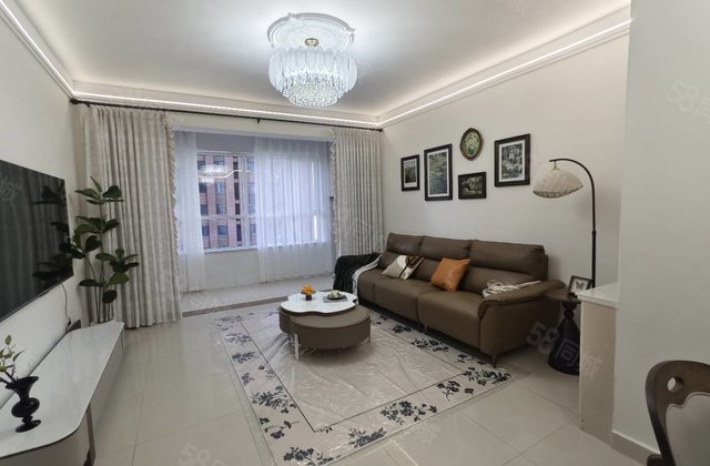 房东急售 电梯8楼 精装修 大三室 免大税 诚心出 保证真实