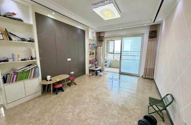 带车位 105平 星美城市广场 精装 73.8万 3居 有证