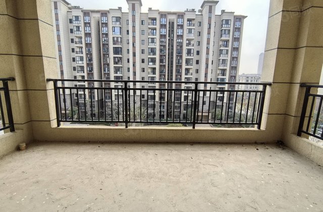 碧桂园凤凰城5室2厅197㎡95万二手房图片