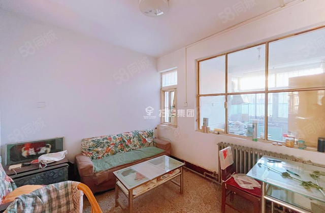 老文轩东邻，龙山北区，一楼带院，105万，两室两厅，独立大门