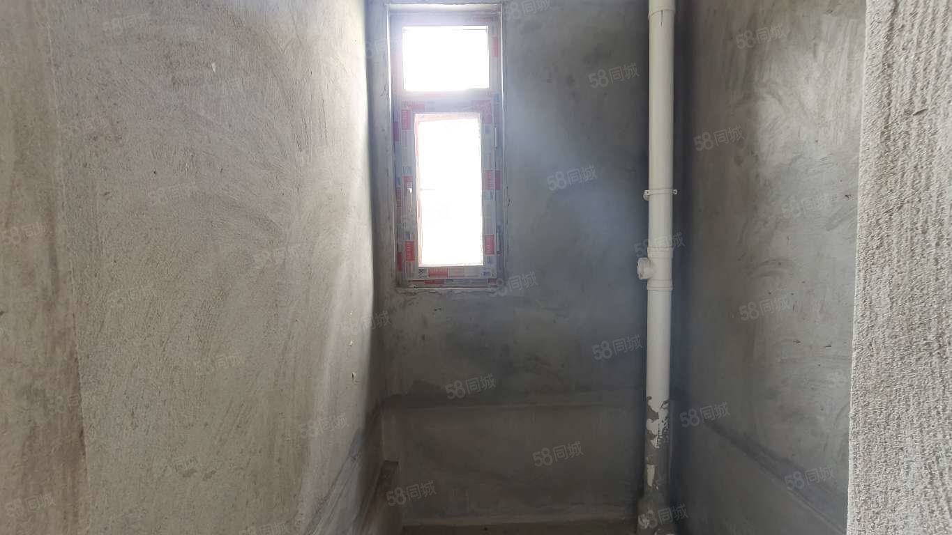 国瑞文旅城3室2厅2卫79.42㎡西南39.8万