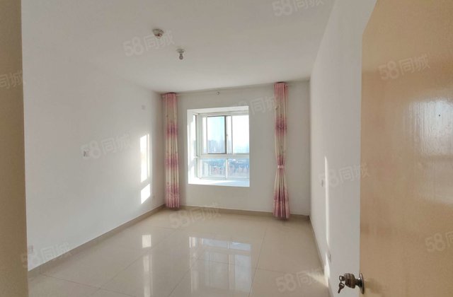 一实验 东李铭居东边户 送储藏室 有证免大税 随时看房