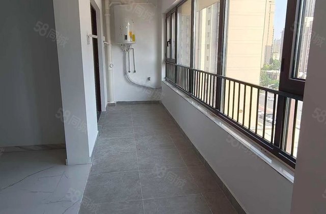 国岳府四室，少有的带车储的房源，观景房，新房未住带装修