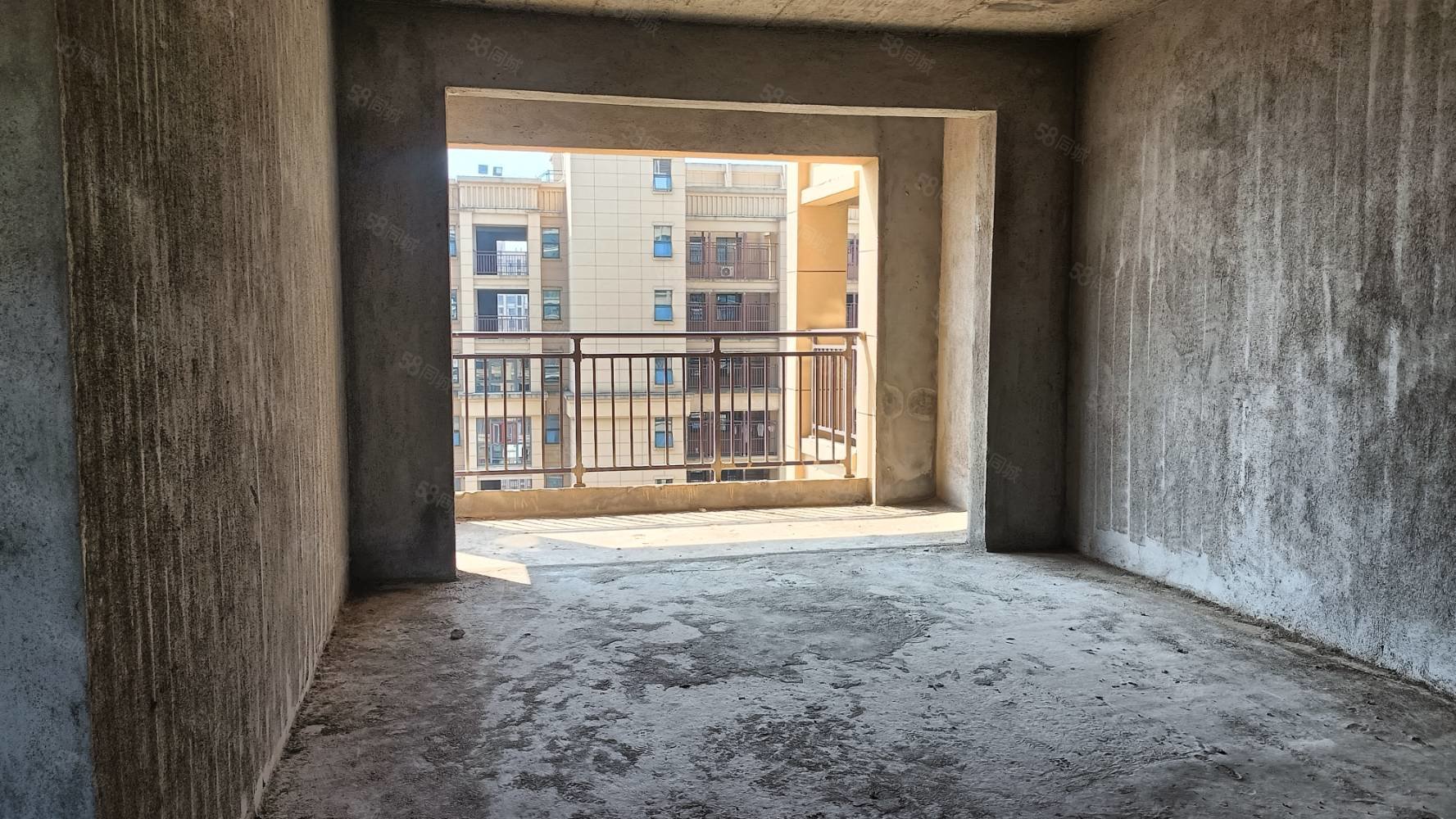 滨江学苑3室2厅2卫121㎡南北79.8万