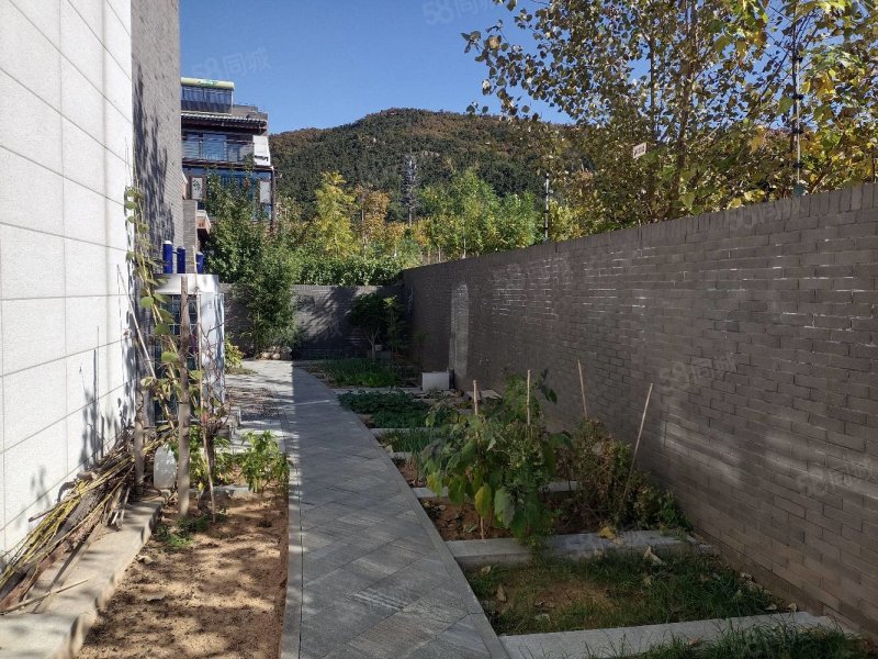 润英美庐70年产权 上下四层三面环院 送车位带楼台,润英美庐-泰安58