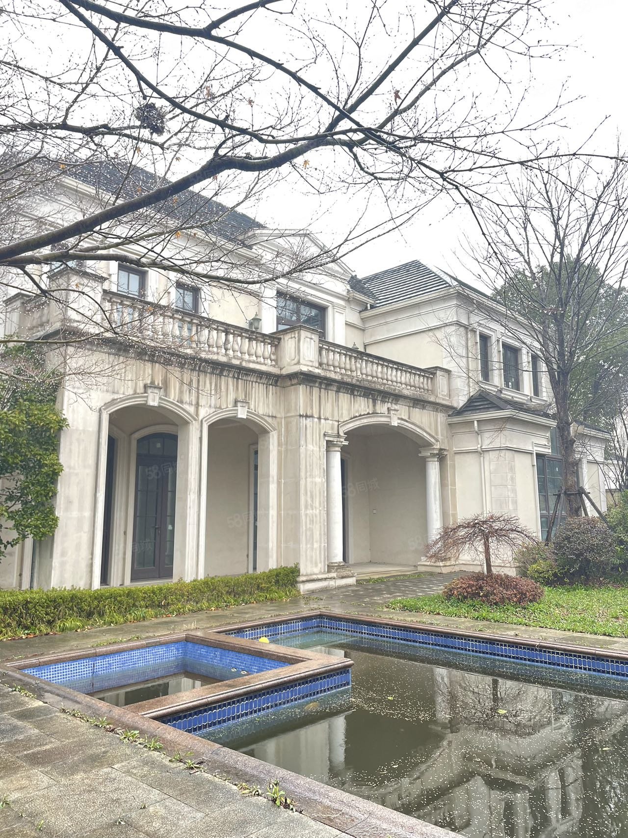 昆山市绿城玫瑰园(别墅)6室2厅5卫705㎡南北4800万