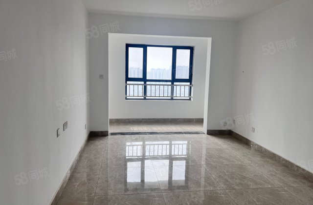 徒骇河边 三叶草户型 莲湖新城 次新小区 带车位地下室 未住