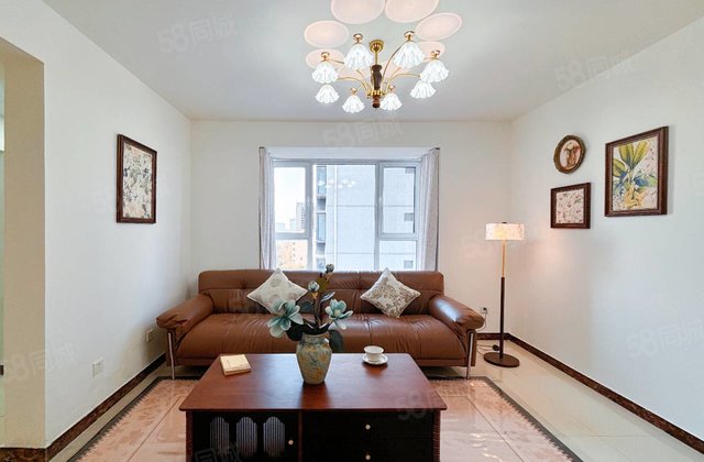 香江 精装三室 电梯8层西边户 可拎包入住 交通便利南北通透