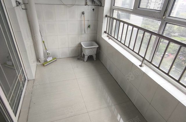 大学成A 二中附近  电梯好楼层 看房方便