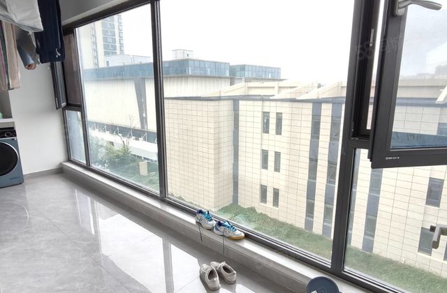 纯赔30万急售 带车位地下室 落地大阳台 电梯洋房 水城印象